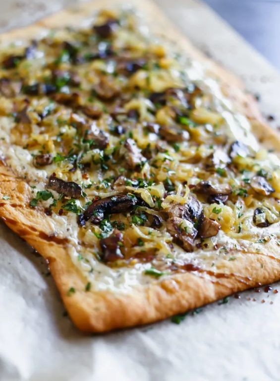 Alouette Cheese and Caramelized Onion Flatbread