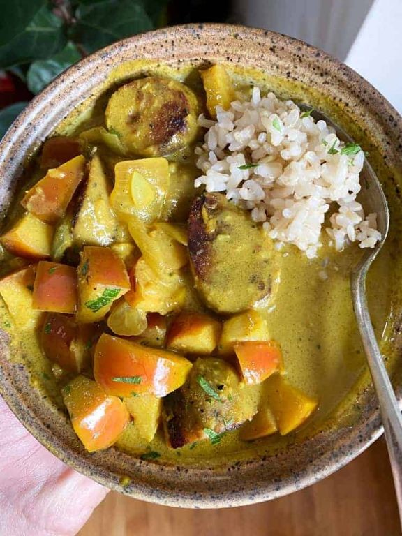 Apple Curry with Coconut Milk and Curry Leaves