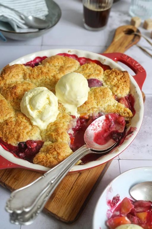 Apple Peach Cobbler with Summer Fruits