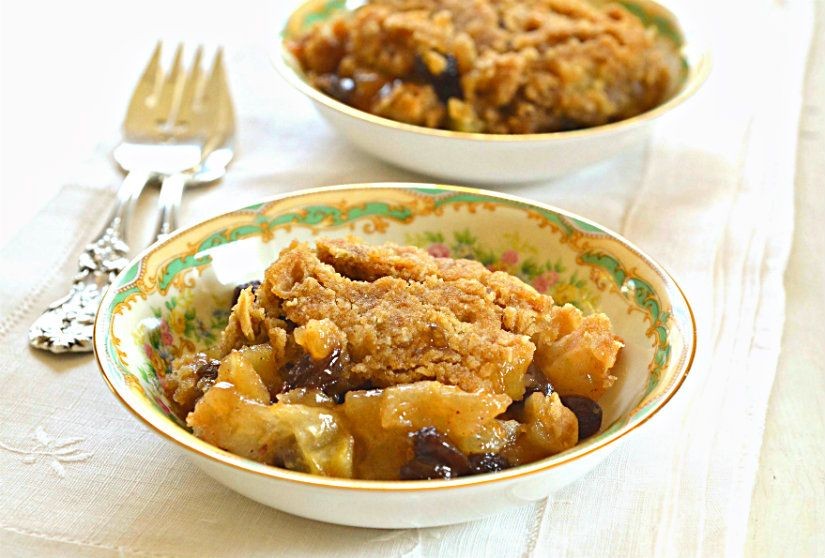 Apple Raisin Cobbler with a Buttery Crust