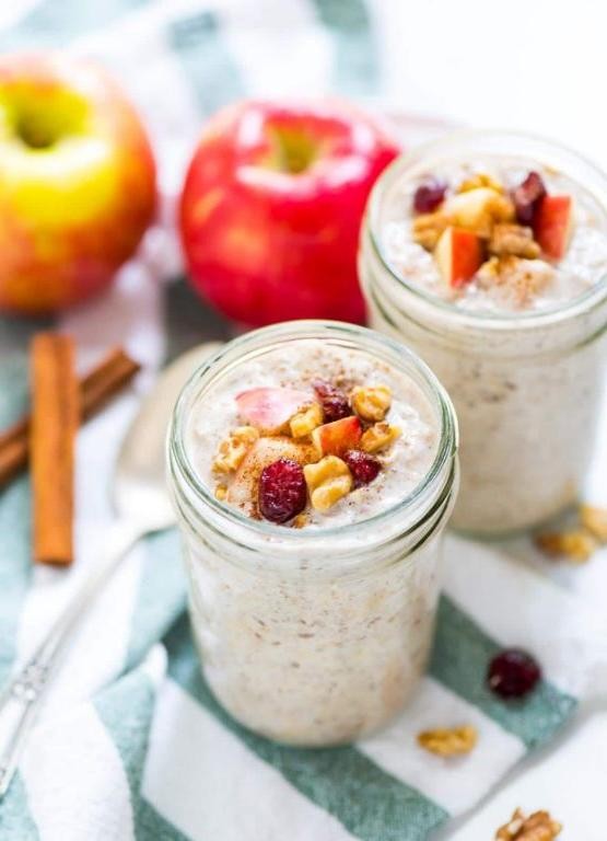 Apple and cinnamon overnight oats