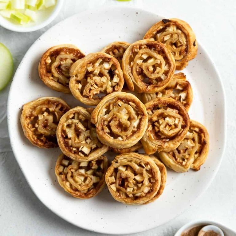 Apple and cinnamon puff pastry rolls
