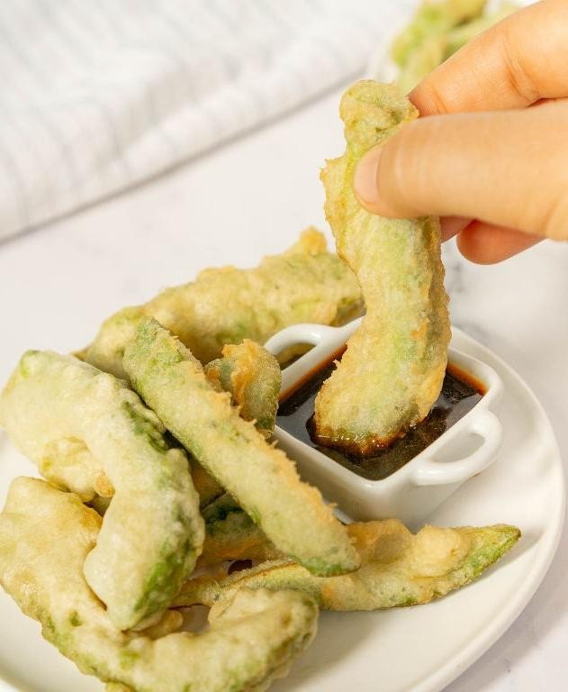 Avocado Tempura with Sriracha Drizzle