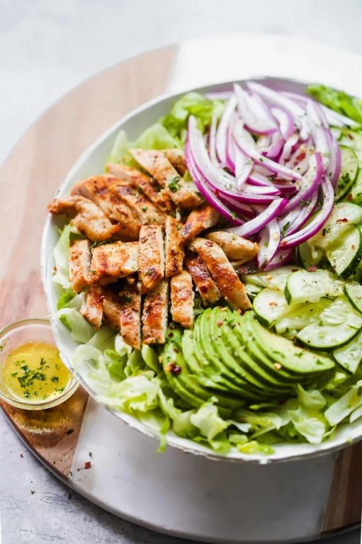 Avocado and Grilled Chicken Salad