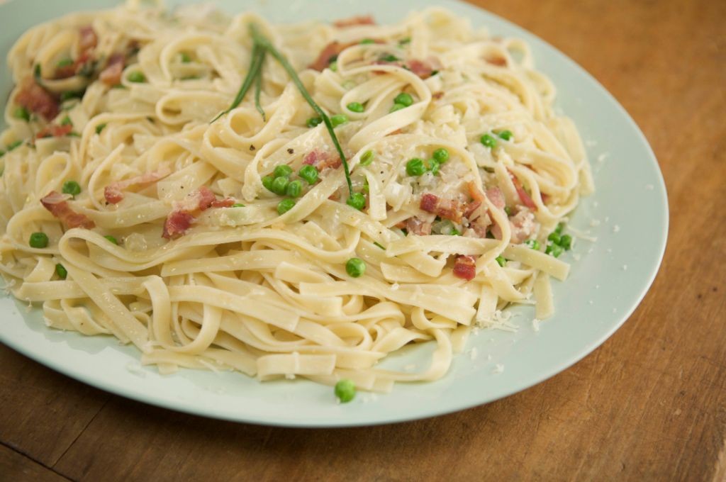 Bacon and Pea Alfredo Sauce