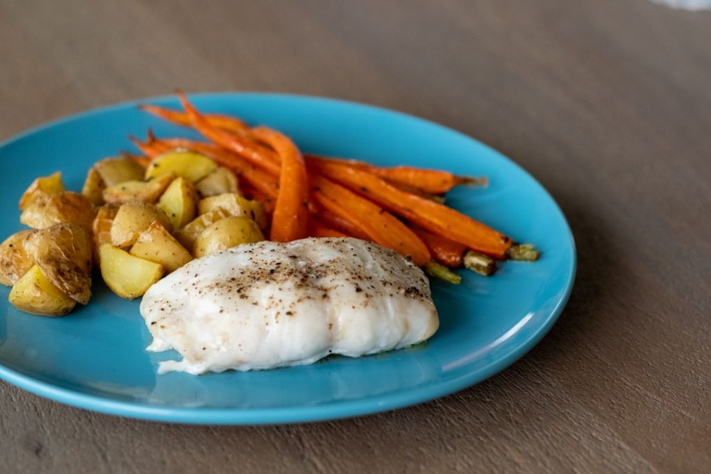 Baked Cod with Steamed Carrots