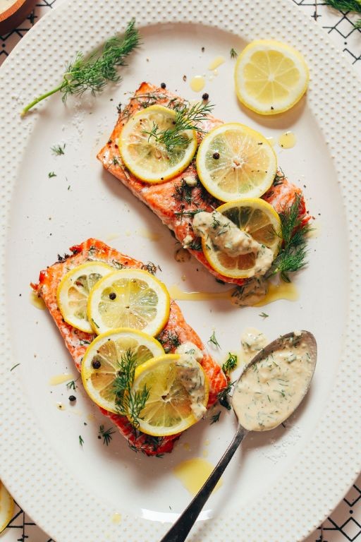 Baked Salmon with Garlic and Dill