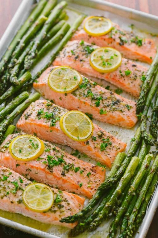 Baked salmon with asparagus