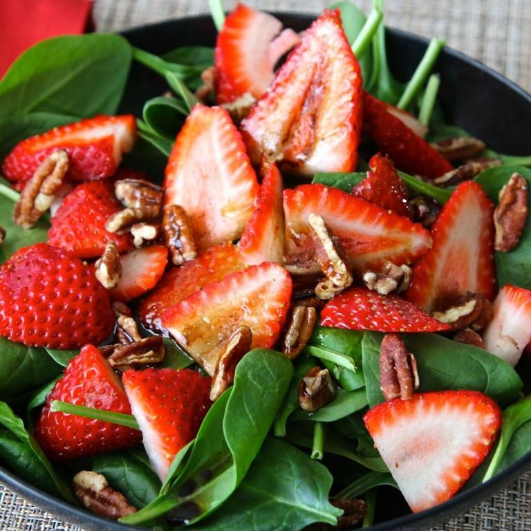 Balsamic Strawberry Spinach Salad
