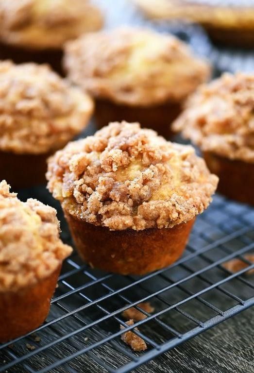Banana Bread Muffins with Streusel Topping
