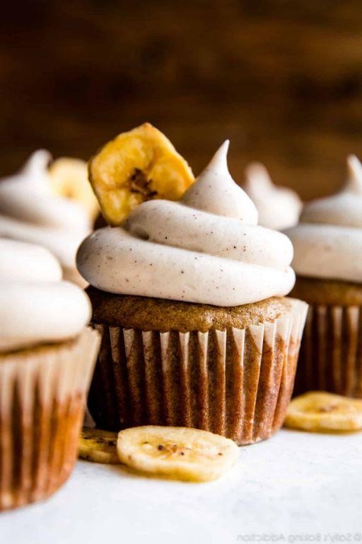 Banana Nut Cupcakes with Cinnamon Cream Cheese Frosting