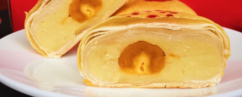 Banh Pia (Vietnamese Mooncake with Durian)