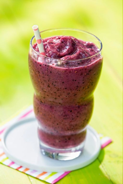 Berry Smoothie with Almond Milk