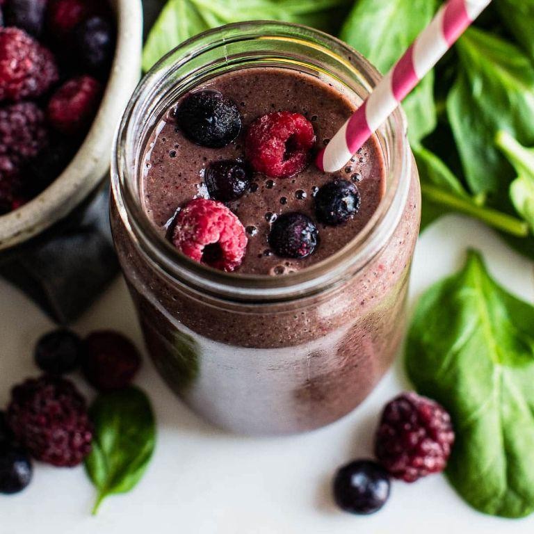Berry and Spinach Breakfast Smoothie