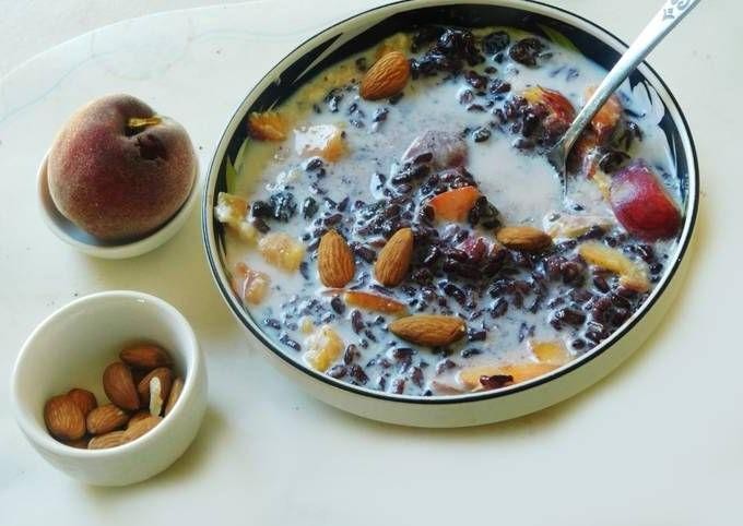 Black Rice Porridge with Honey and Nuts