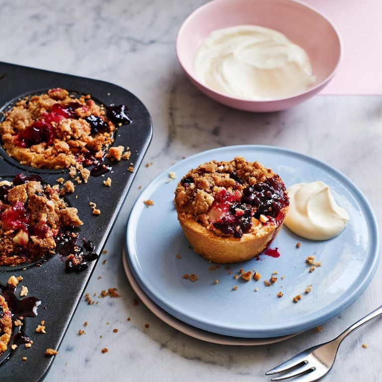 Blackberry and Apple Crumble Pie