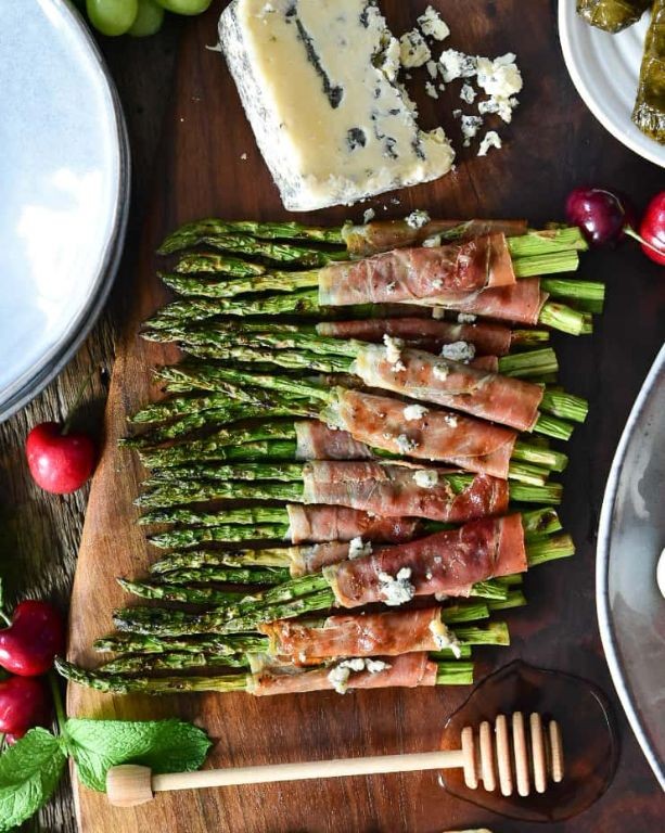 Blue Cheese and Prosciutto Wrapped Asparagus