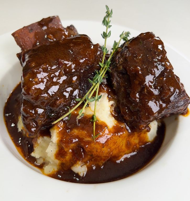 Braised Short Ribs with Mirepoix and Garlic