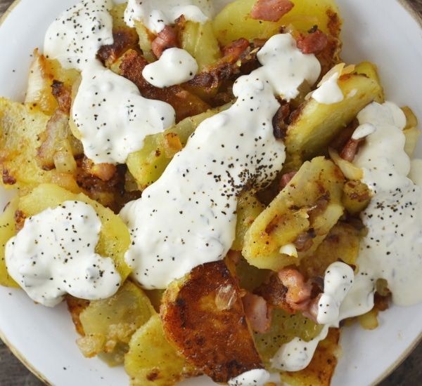 Bratkartoffeln (pan-fried potatoes) with herb sour cream