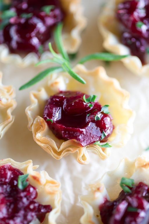 Brie and cranberry phyllo cups