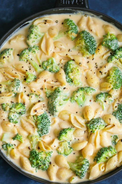 Broccoli and Cheddar Macaroni Skillet