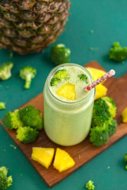 Broccoli and Pineapple Tropical Smoothie