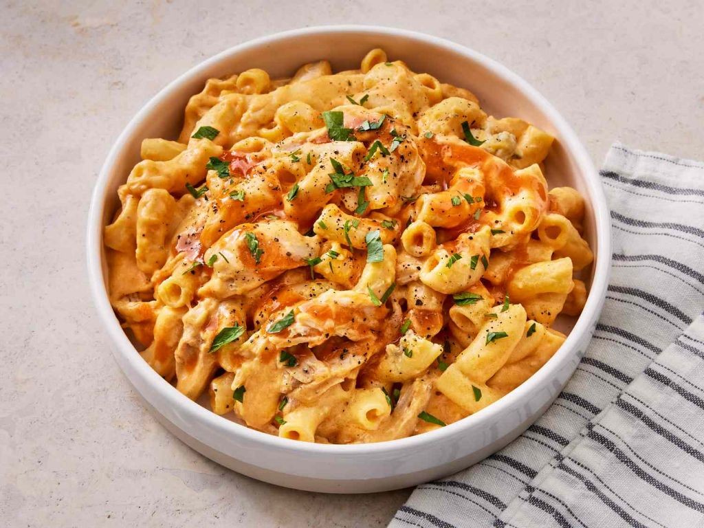 Buffalo Chicken Macaroni Bake