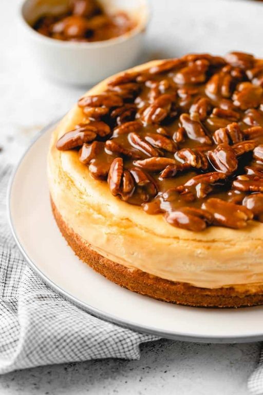 Butter Pecan Cheesecake with Crunchy Pecan Topping
