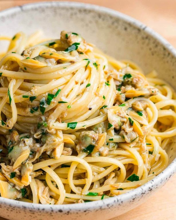 Canned Clam Linguine in White Wine Sauce