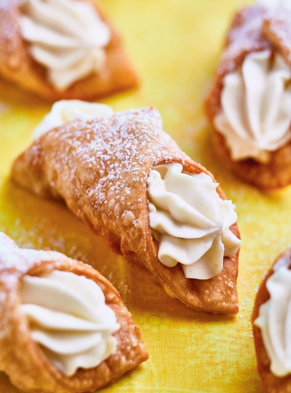 Cannoli with Sweet Mascarpone Filling