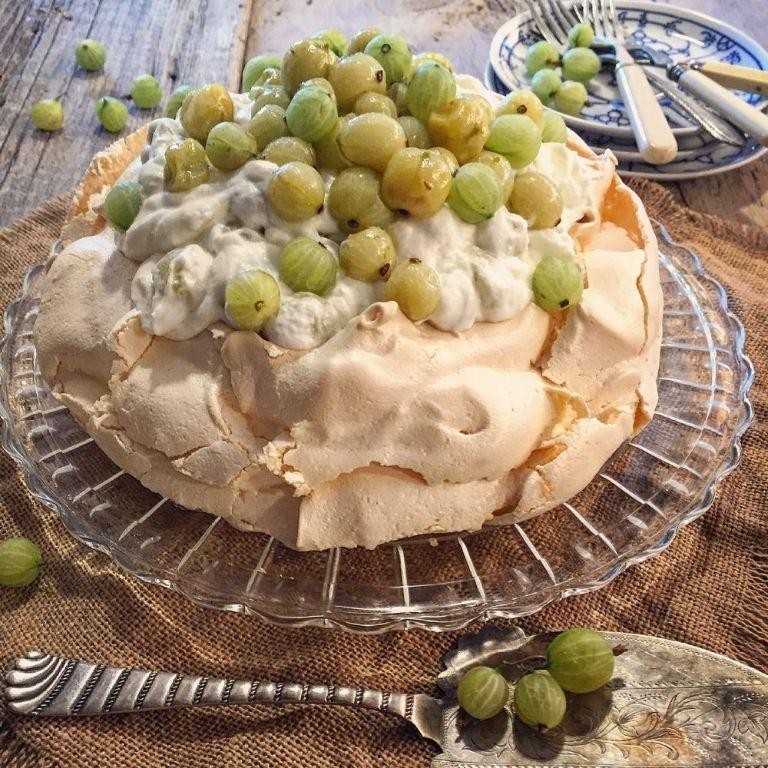 Cape Gooseberry and Lemon Curd Pavlova