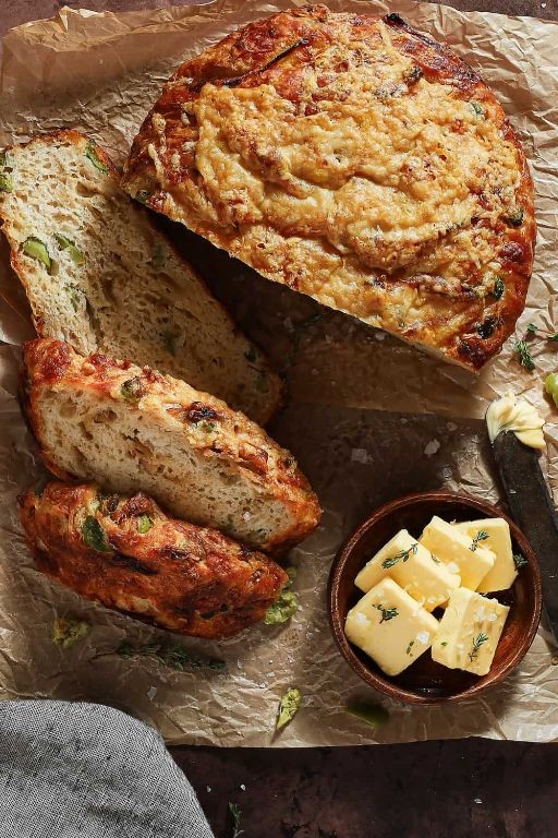 Caramelized Onion and Gruyère Bread