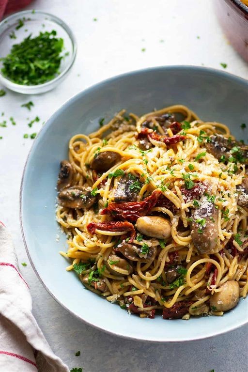 Carbonara with Sun-Dried Tomatoes and Basil
