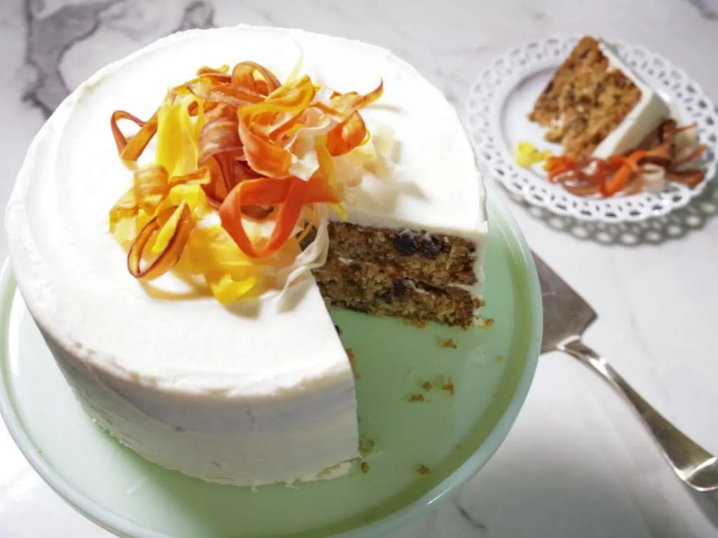 Carrot Cake Rainbow Bagels with Cream Cheese Frosting
