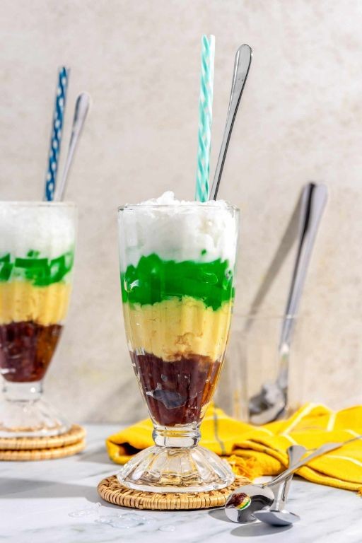 Che Ba Mau (Three Color Dessert)