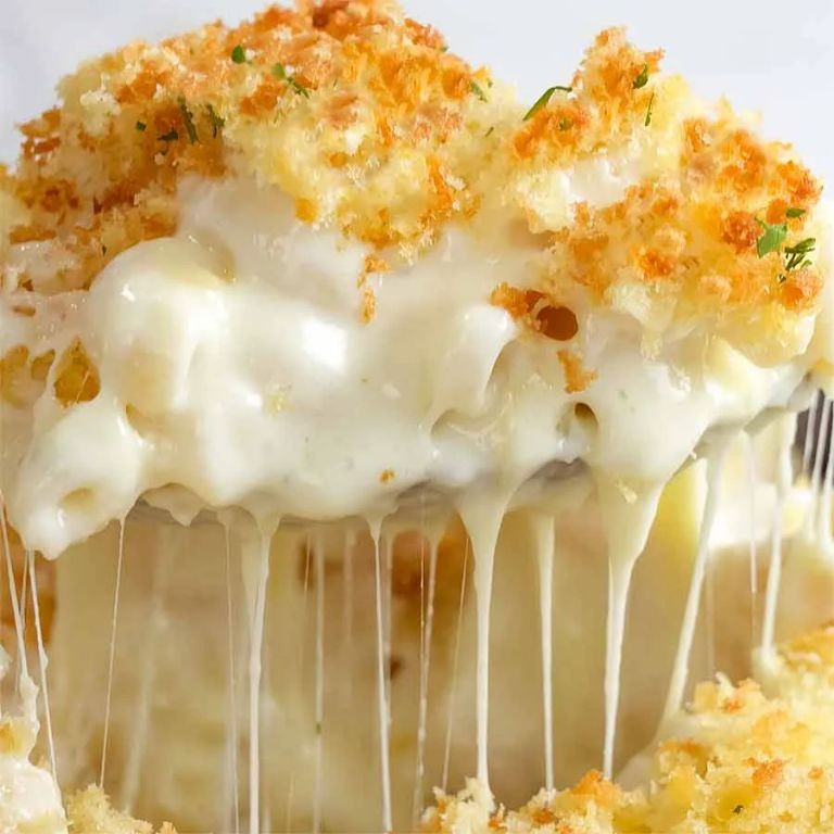 Cheesy Baked Mac and Cheese