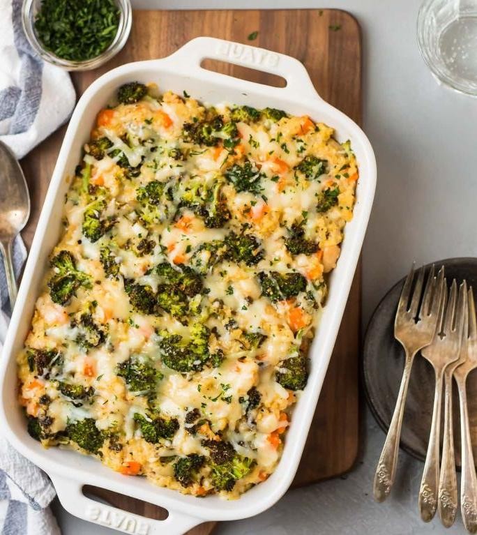 Cheesy Broccoli Quinoa Casserole