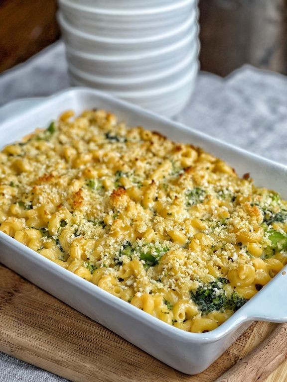 Cheesy Elbow Noodle and Broccoli Bake