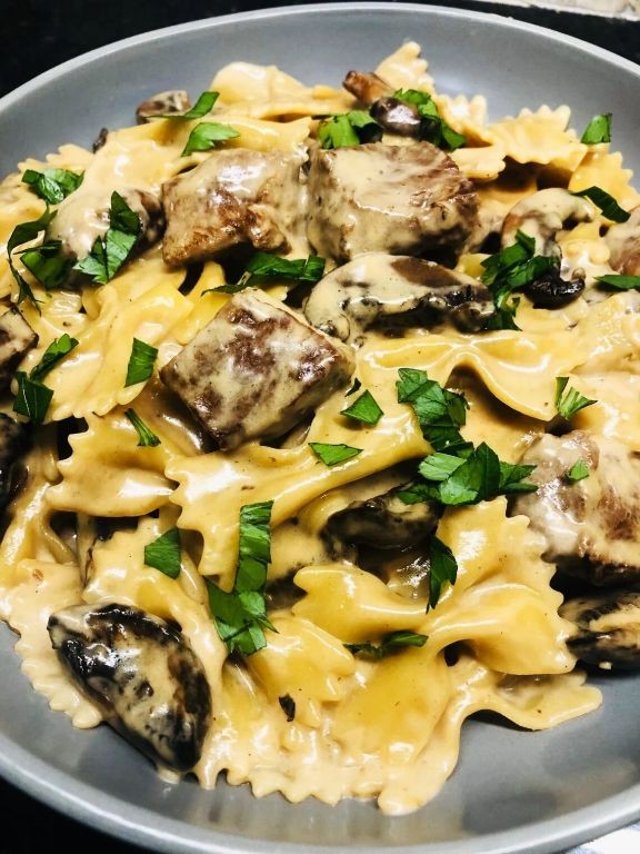 Cheesy Steak and Mushroom Pasta