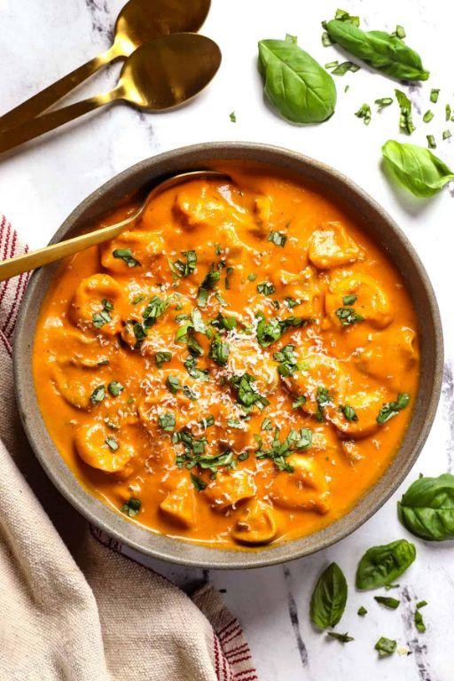 Cheesy Tomato Basil Tortellini Soup