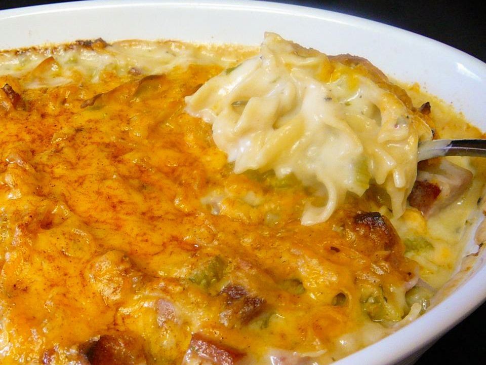 Chicken and Ham Casserole with Creamy Cheese Sauce