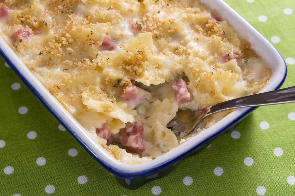 Chicken and Ham Pasta Bake with Mozzarella