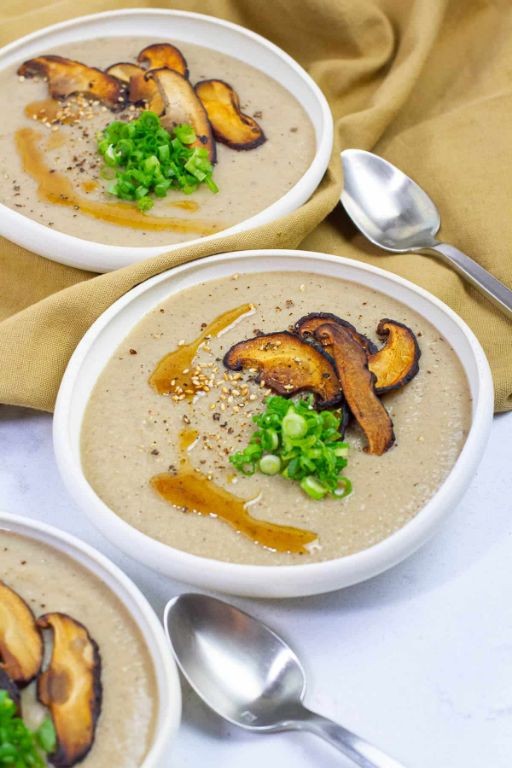 Chinese Cauliflower Soup with Ginger and Mushrooms