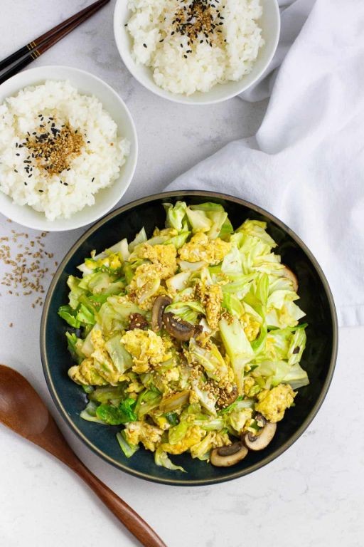 Chinese-Style Cabbage and Egg Rice Bowl