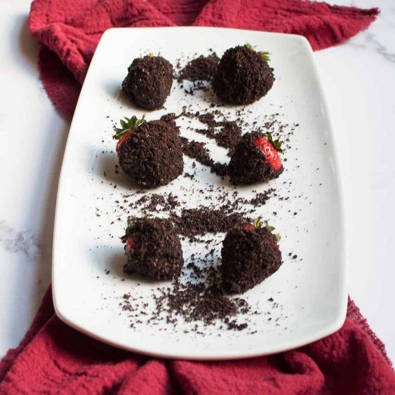 Chocolate Strawberries with Crushed Oreo Topping