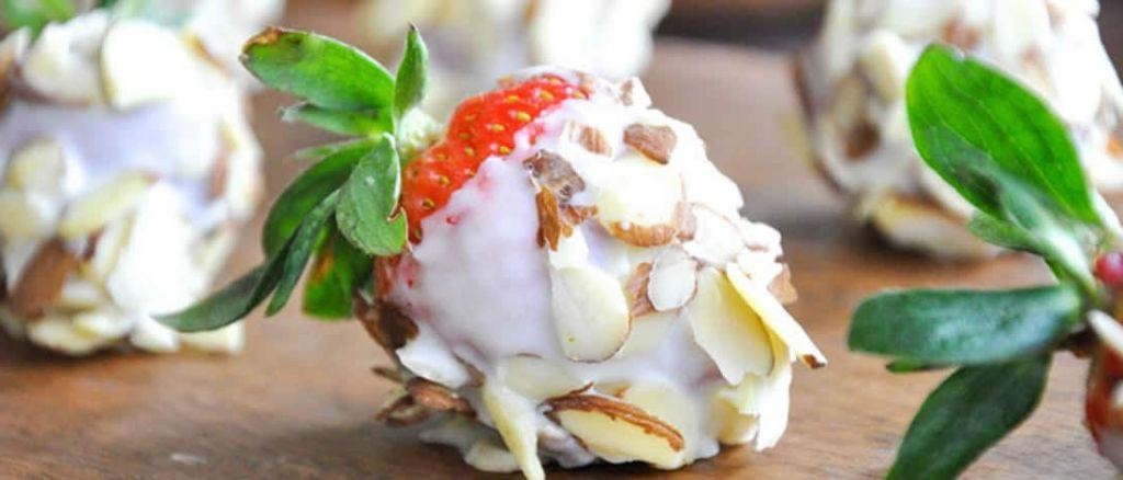 Chocolate Strawberries with Toasted Almonds