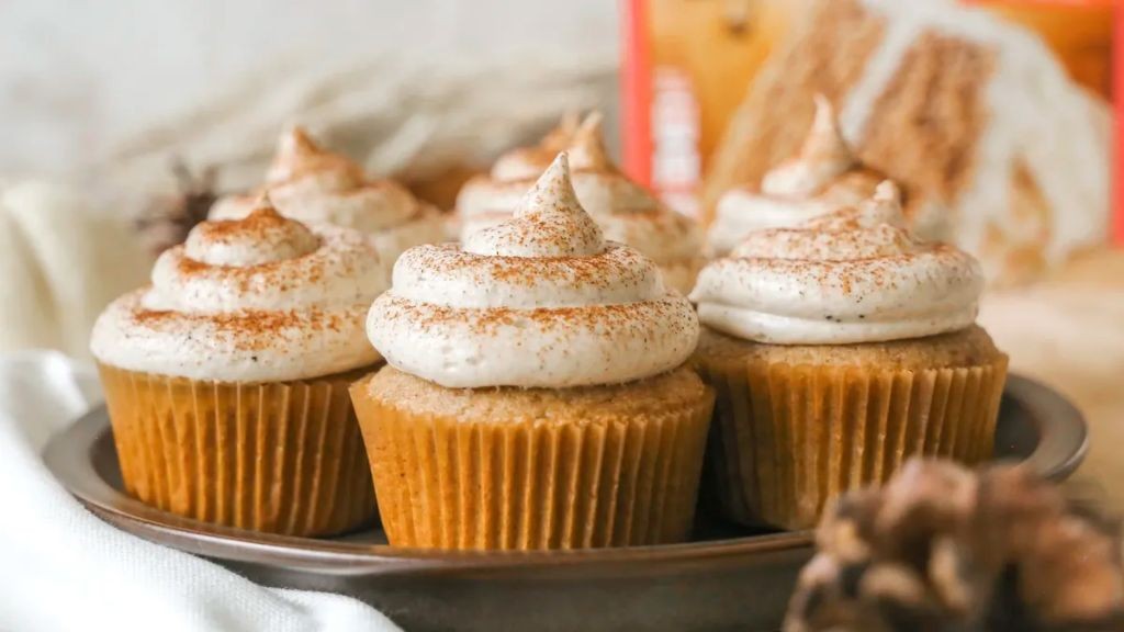 Christmas Spice Cupcakes with Cream Cheese Frosting