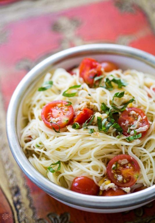 Clam Sauce with Cherry Tomatoes and Basil