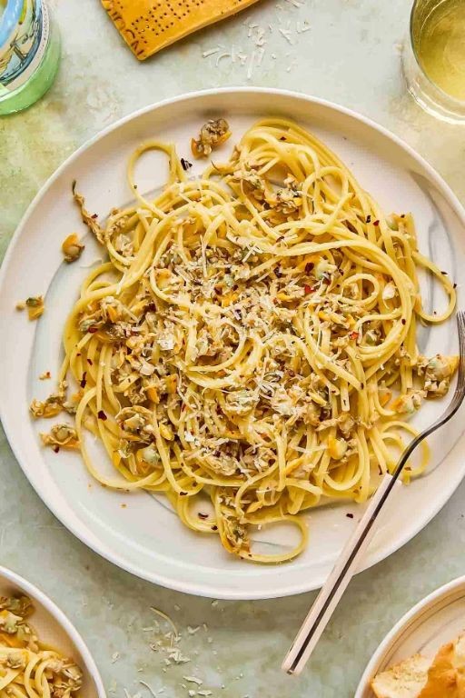 Clam Sauce with Chili Flakes and Linguine