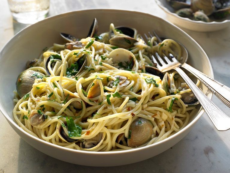 Clam Sauce with Spinach and Whole Wheat Pasta